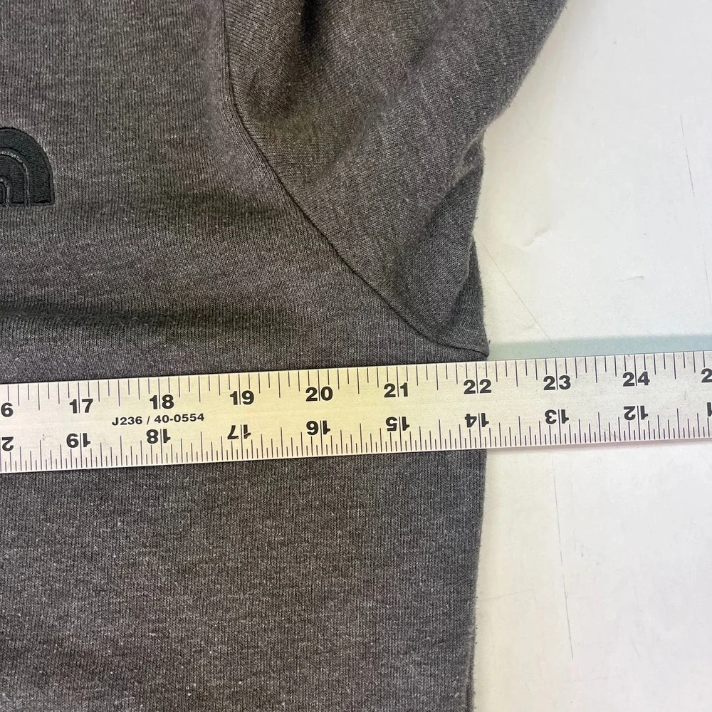 The North Face Mens Crewneck Sweatshirt Charcoal Gray Heather Logo Pullover SZ M